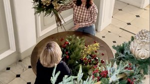 Así se monta La Casa de Navidad de El Mueble