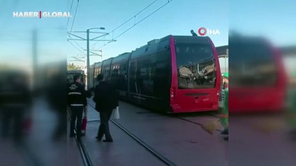 Bursa'da İpek Böceği tramvayında yangın paniği