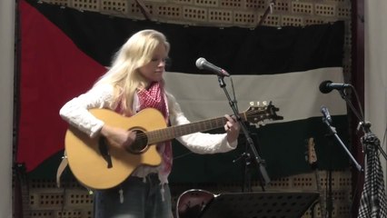 Mirthe chante 13 chansons pour la Palestine, set solo intégral + bonus en groupe, Carhaix 2025
