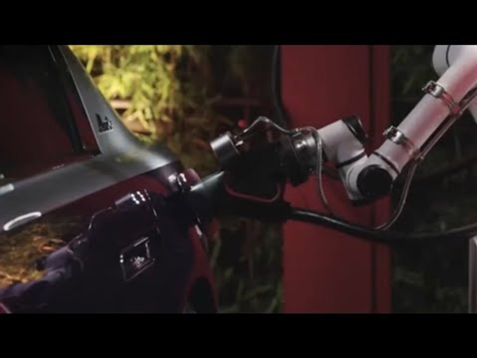 Huawei Maextro S800: Roboter-Hand lädt ganz von selbst!