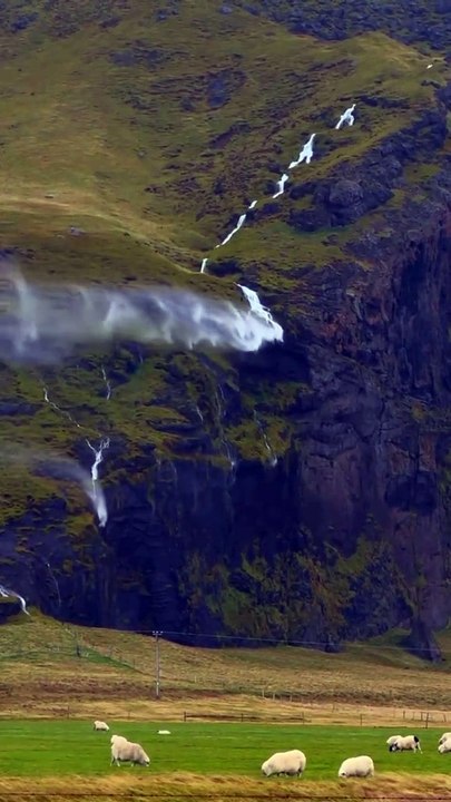 Une cascade incroyable à Rangárþing eystra en Islande