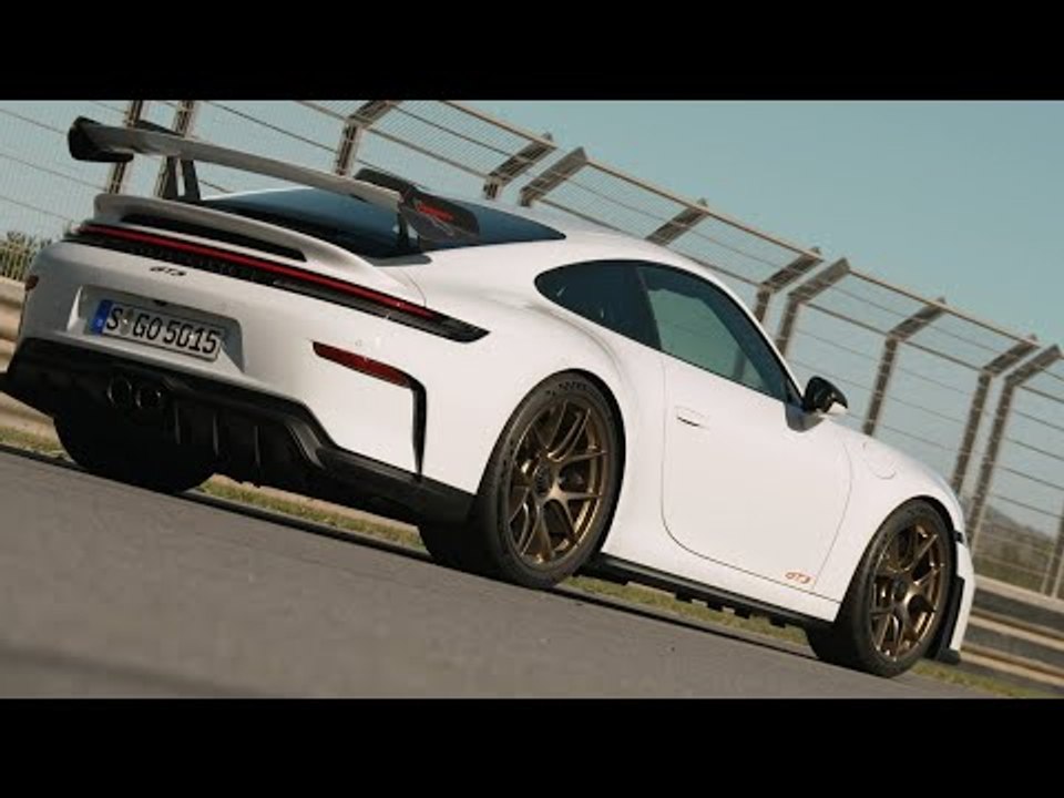 2025 Porsche 911 GT3 (992.2) in Weiß – Rennstrecke, Sound & Action!
