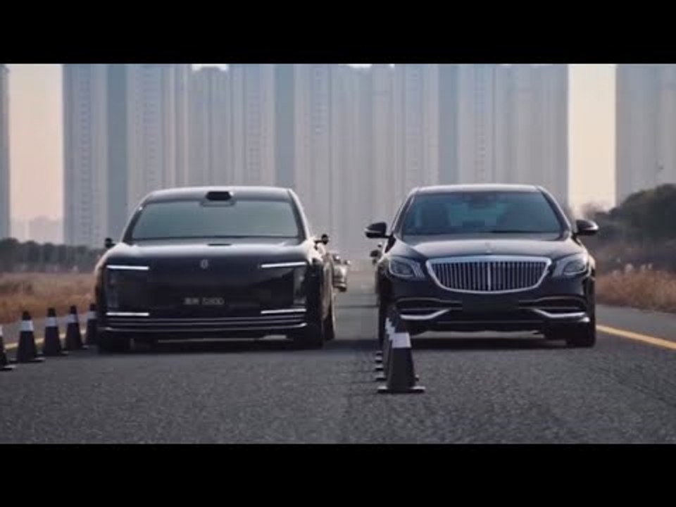 2025 huawei maextro s800: elektro-limousine im crab walk durch parkende maybachs