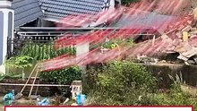 XÓT XA khoảnh khắc người thân tìm CON và CHÁU khi nhà bị SẠT LỞ