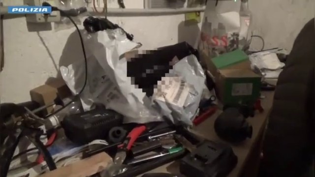 Telecamere nascoste negli appartamenti per spiare gli inquilini all'Aquila