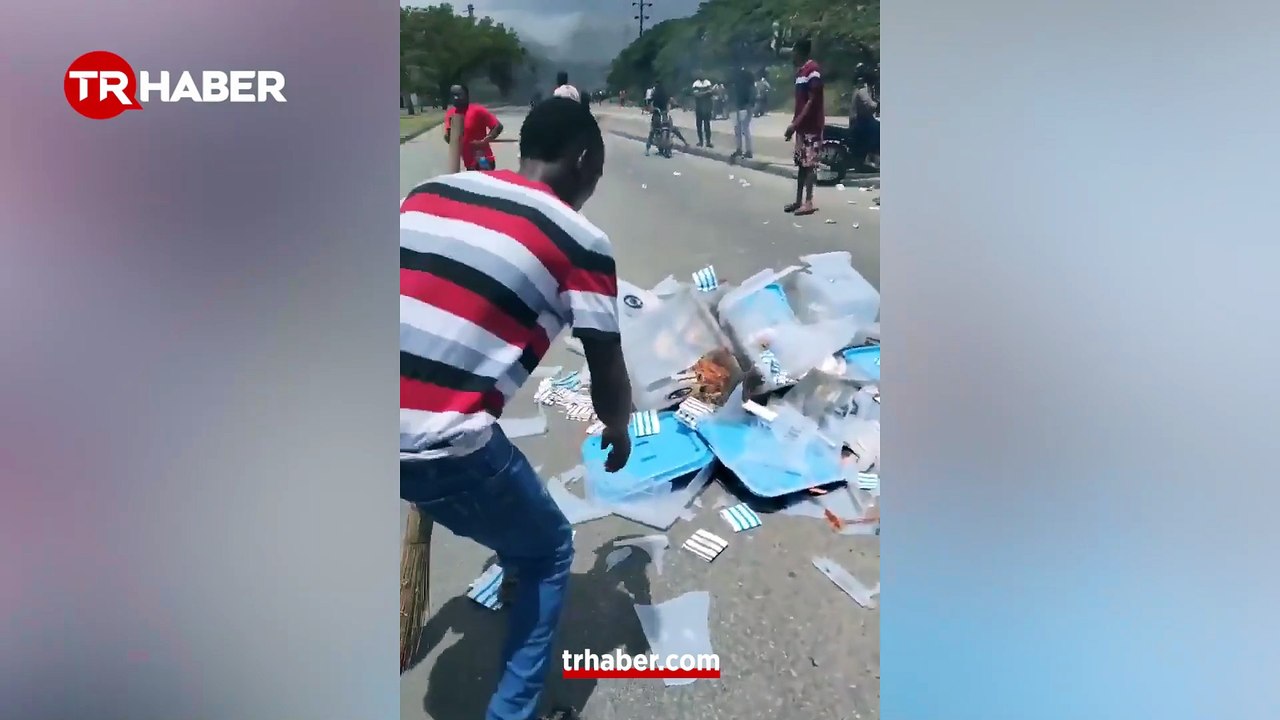 Tanzanya'da seçim gerilimi: Binalar ateşe verildi! Caddeler savaş alanında döndü: Sokağa çıkma yasağı ilan edildi