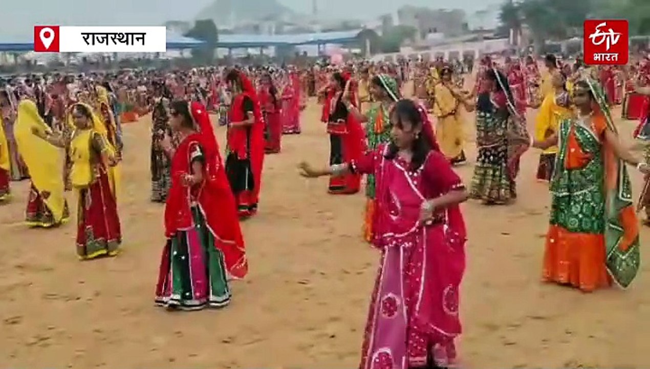 121 नगाड़ों के वादन से पुष्कर मेले का आगाज, डिप्टी सीएम दीया कुमारी ने छात्राओं संग किया नृत्य