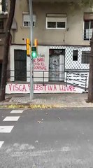 Las pintadas propalestinas sobre una fachada de la Avenida de Vallcarca de Barcelona