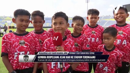 Pemain Terengganu luangkan masa bersama dengan bakat muda bola sepak