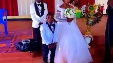 The Tiniest Groom's Big Day! 🤵👰 Hilarious Wedding Height Difference That Went Viral