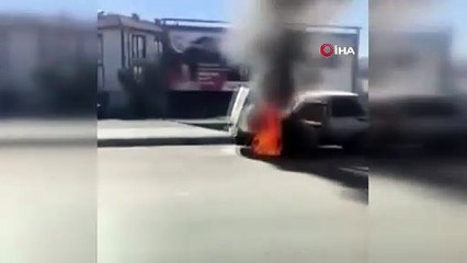 TOFAŞ marka araç alev topuna döndü! Korku dolu anlar kamerada