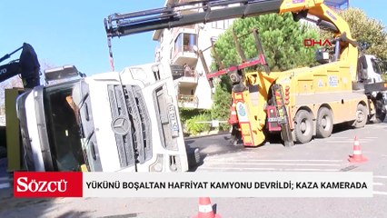 Beşiktaş'ta yükünü boşaltan hafriyat kamyonu devrildi; kaza kamerada
