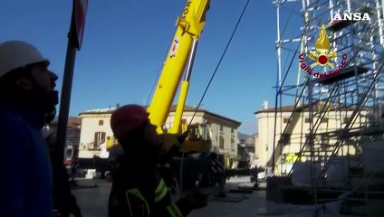 Riapre la basilica di San Benedetto a Norcia, l'intervento dei Vigili del fuoco