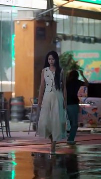 Five years into their marriage, she finally realized she was nothing more than a substitute for her husband's unrequited love. He repeatedly trampled on her dignity, and she finally woke up. After the divorce, her ex-husband sneered that no one would want