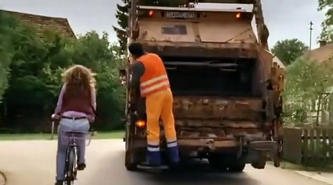 {Beste Zeit} 2007 - The story of two country girls who dream of love and freedom while dealing with parents and boyfriends.