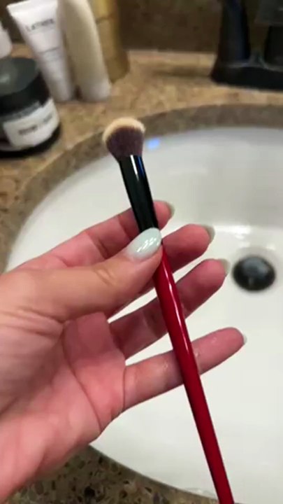 The Secret to a Flawless, Airbrush Concealer Finish Is This Brush