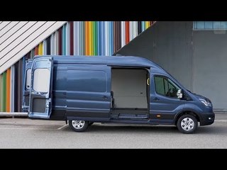 2025 Ford E-Transit in Metallic-Blau – Walkaround & Innenraum-Check