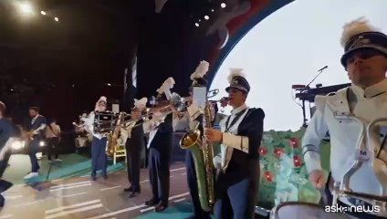 Alfa infiamma il Forum di Milano, sul palco anche Vecchioni e Amadeus