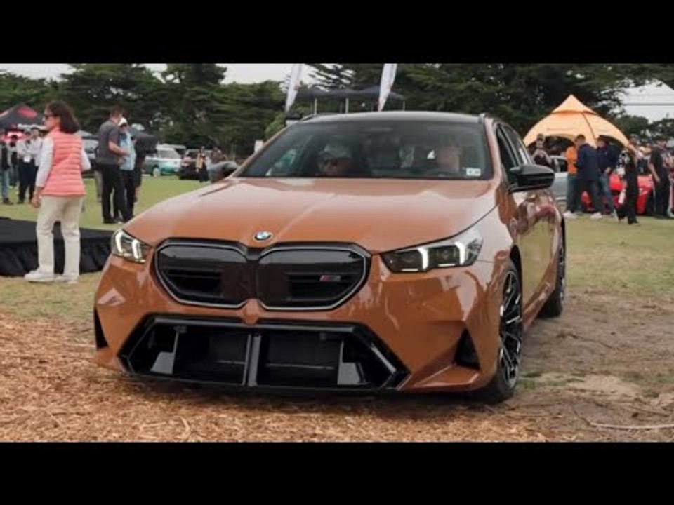 Bmw m5 touring (g99) mit individuallackierung – performance-kombi