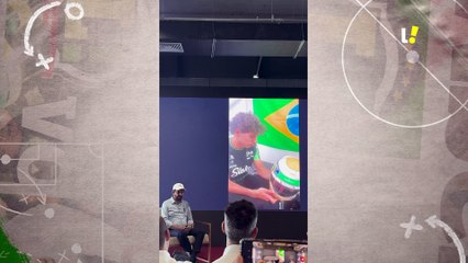 Prefeito de São Paulo recebe capacete assinado por Gabriel Bortoleto