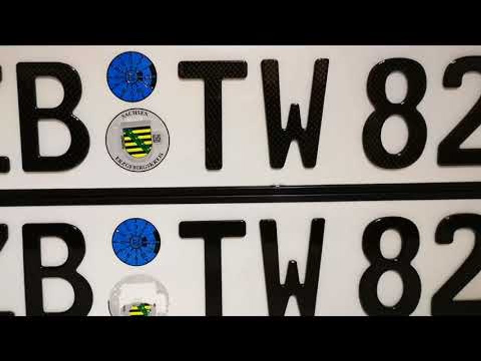 Tuning zulassungsfähige 3D Kennzeichen mit Carbon Optik vs  Hochglanz