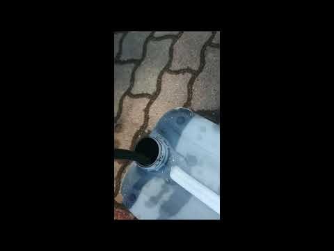 Ölwechsel VW Phaeton 3 0 V6 TDI Absaugen mit Pumpe