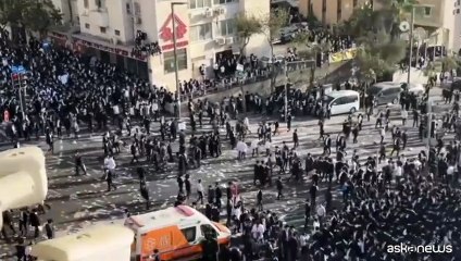 Ebrei ultraortodossi manifestano a Gerusalemme contro la coscrizione