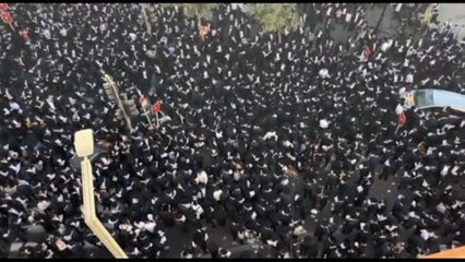 Ebrei ultraortodossi manifestano a Gerusalemme contro la coscrizione