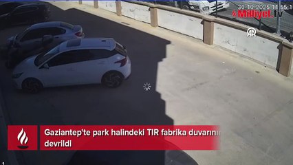 Gaziantep'te park halindeki TIR fabrika duvarının üzerine devrildi