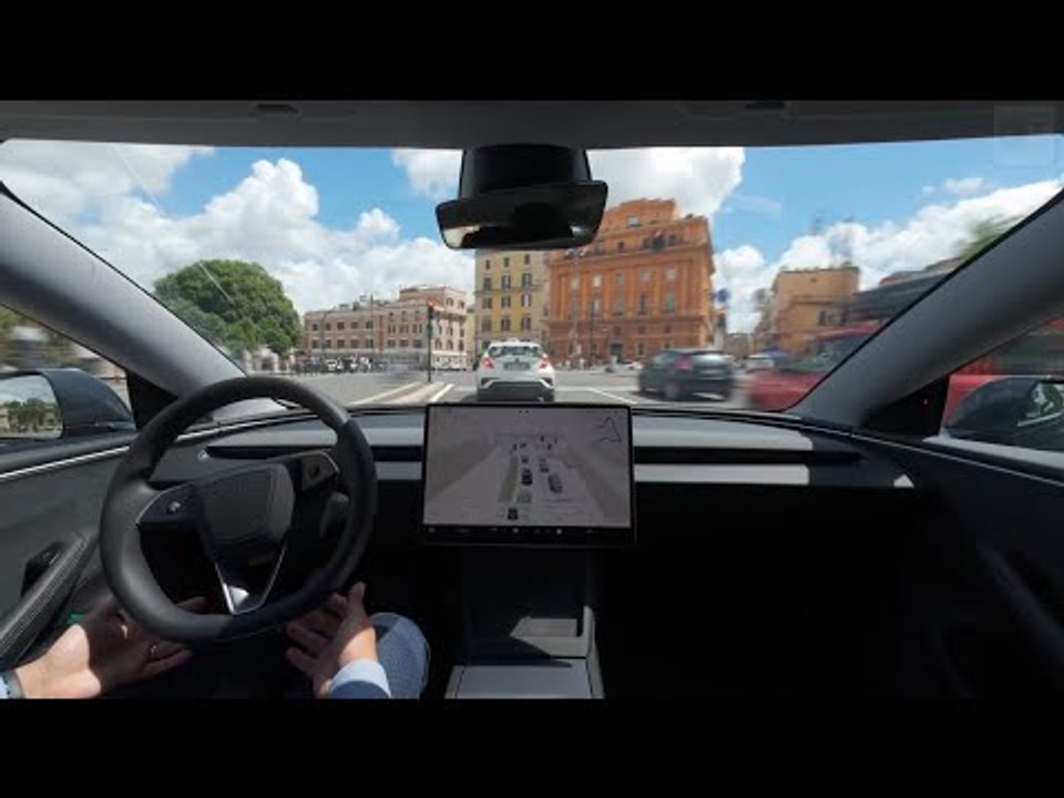 Selbstfahrendes Tesla-Model 3 erobert Roms Chaos – Beeindruckendes FSD-Video