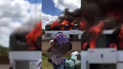 Ônibus de compristas é destruído por incêndio na BR-277