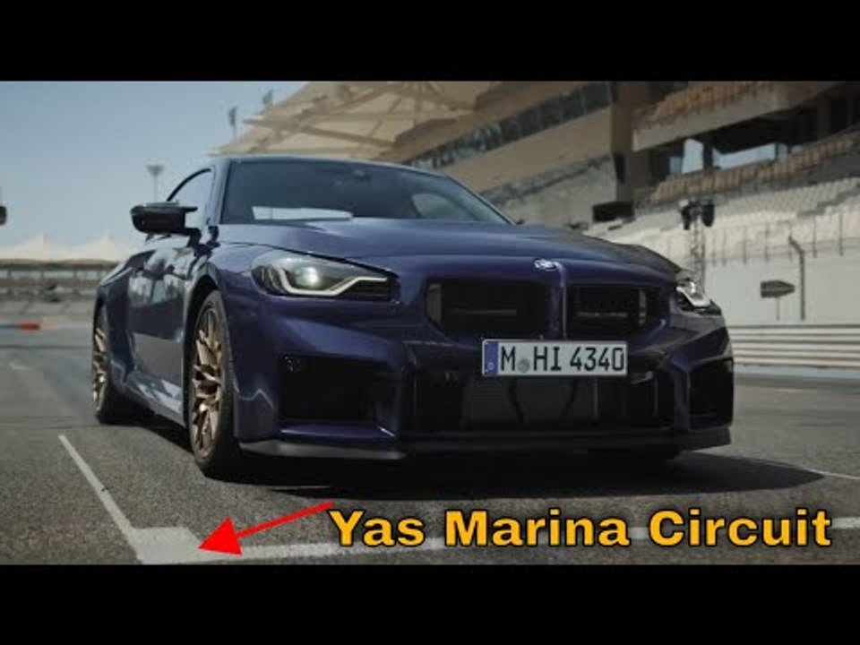 2026 BMW M2 CS (G87) in Velvet Blue auf dem Yas Marina Circuit
