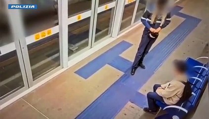 Rapina cellulari (col codice di sblocco) in metropolitana e sul bus: arrestato ragazzo di 18 anni