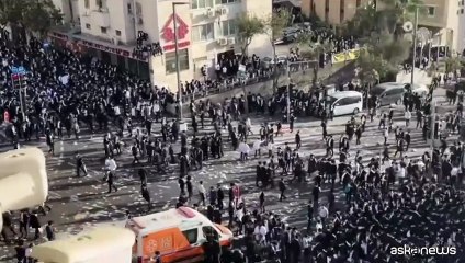 Ebrei ultraortodossi manifestano a Gerusalemme contro la coscrizione