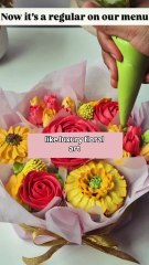 Floral cupcakes that look like real bouquets 🌸🧁 A blooming business idea anyone can start from home! Follow Craftly for more creative business ideas. #CupcakeBouquet #SmallBusinessIdeas #BakingBusiness #Craftly #DIYBusiness Reacts | DIY videos | crafts