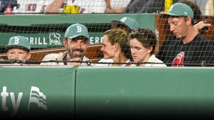 Ben Affleck Is Reportedly 'Friends With Benefits' With Ex Jennifer Garner After Reports He 'Wanted Another Chance' And Was Photographed With His Hands Around Her Waist: She 'Grounds Him'