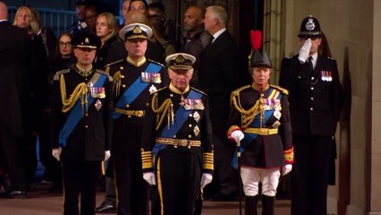 El príncipe Andrés, despojado de sus títulos y expulsado de Windsor