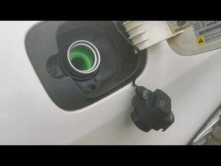 Darum hat der Tankdeckel vom Auto eine Kunststoffnase oder Haltervorrichtung! (Tankdeckelband)