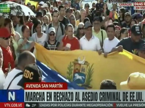 Caracas | Pueblo se moviliza hasta Plaza Caracas para exigir respeto a nuestra soberanía