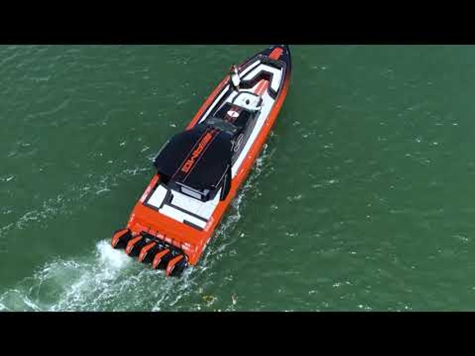 2022 Cigarette 41' Nighthawk AMG Black Series Powerboats | Sonderedition von AMG & Cigarette Racing