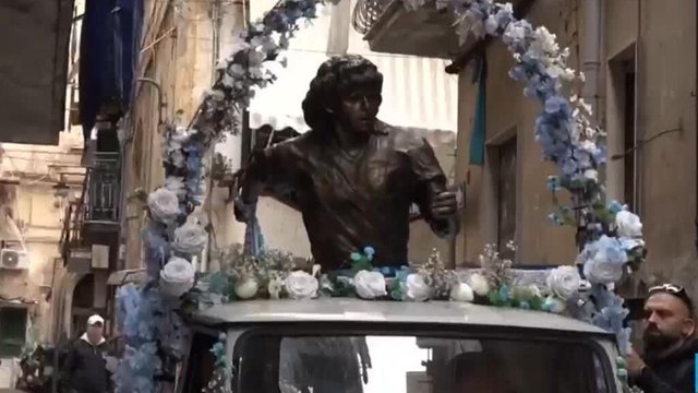 Seguidores de Maradona en Nápoles celebran el 65 cumpleaños del argentino