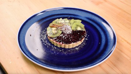 Tarta de frutos rojos con capa de chocolate