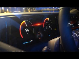 openR Touchscreen-Bildschirm im Renault Mégane E-TECH Electric mit Multimediasystem openR Steuerung
