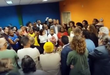 VÍDEO: Deputada Benedita da Silva se emociona em reunião com familiares das vítimas da operação  no Rio de Janeiro