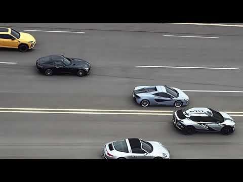 2021 KIA EV6 mit 585 PS im DRAG RACE gegen Porsche 911 (992), Ferrari California und McLaren 570S!