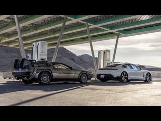 Zurück in die Zukunft DeLorean DMC-12 & Porsche Taycan Turbo S: Promo zum Ladenetzwerk mit +1,21 GW
