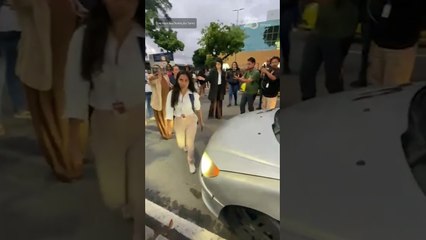 Motorista 'ameaça' avançar sobre mães que protestavam por mortes em megaoperação no Rio #shorts