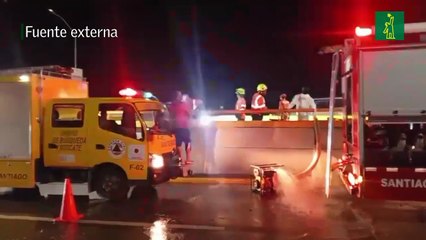 Hacen hoyo en muro New Jersey del elevado de la Monumental en Santiago para que el agua salga