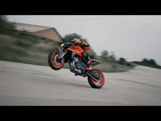 Die KTM 990 DUKE Modelljahr 2024 - WENDIG UND STARK, OHNE SCHNICKSCHNACK. | KTM