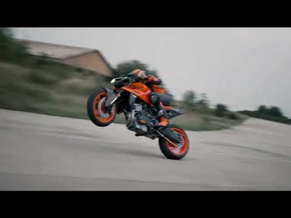 Die KTM 990 DUKE Modelljahr 2024 - WENDIG UND STARK, OHNE SCHNICKSCHNACK. | KTM